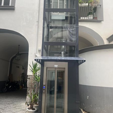 La Cartolina Di Napoli Free Parking For Small Cars Only ナポリ エクステリア 写真