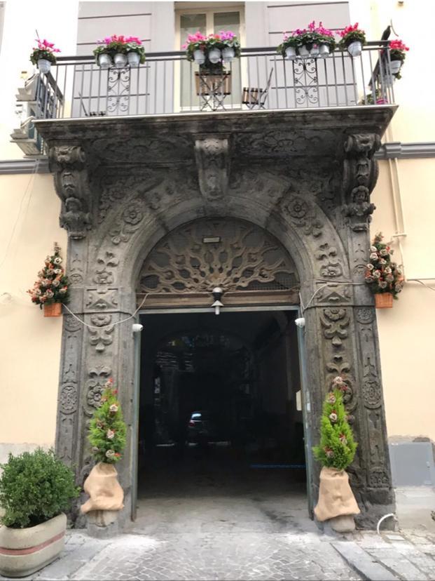 La Cartolina Di Napoli Free Parking For Small Cars Only ナポリ エクステリア 写真