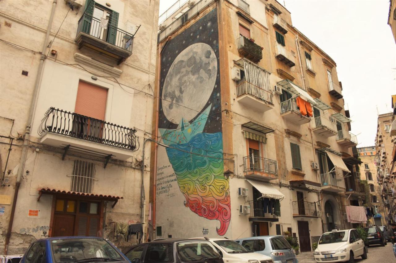 La Cartolina Di Napoli Free Parking For Small Cars Only ナポリ エクステリア 写真