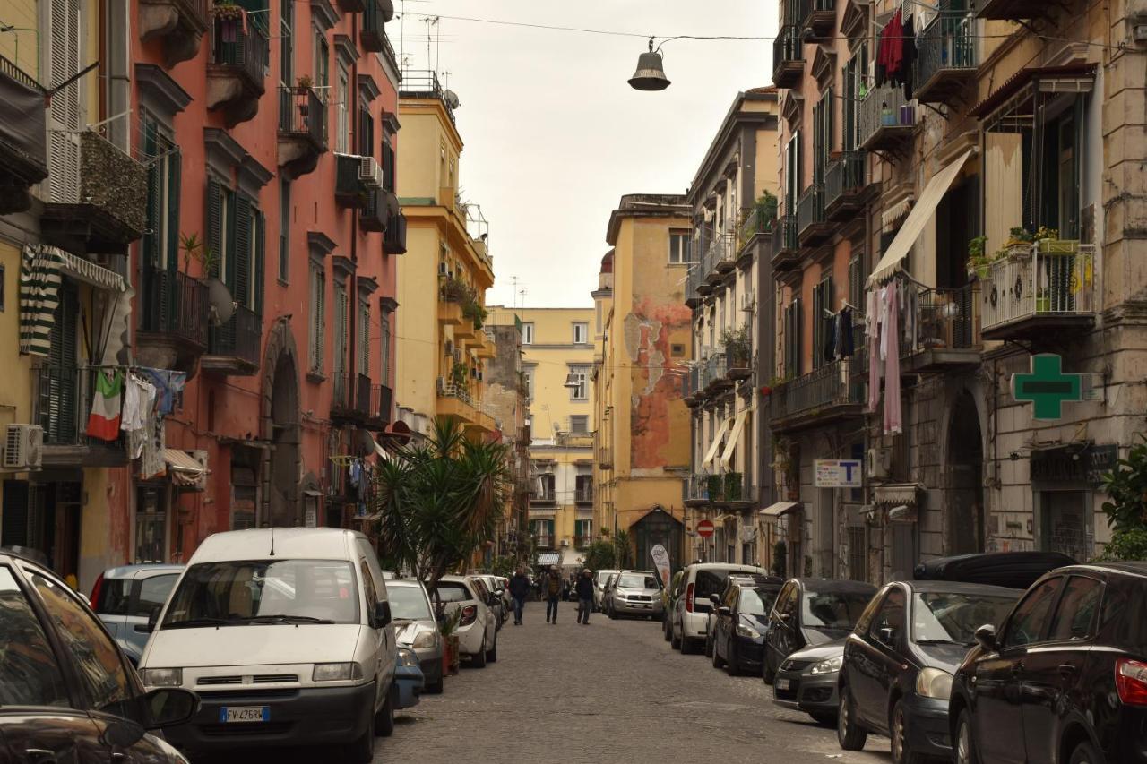 La Cartolina Di Napoli Free Parking For Small Cars Only ナポリ エクステリア 写真