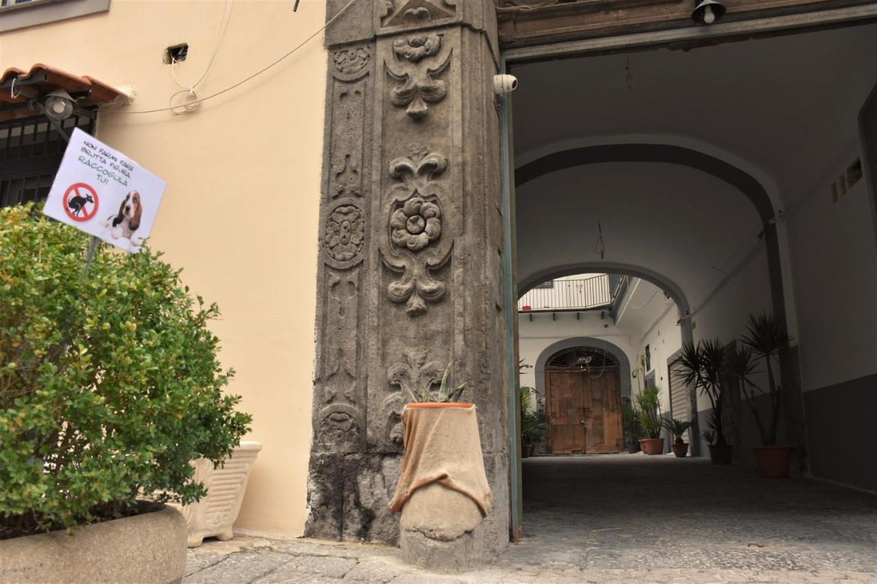 La Cartolina Di Napoli Free Parking For Small Cars Only ナポリ エクステリア 写真