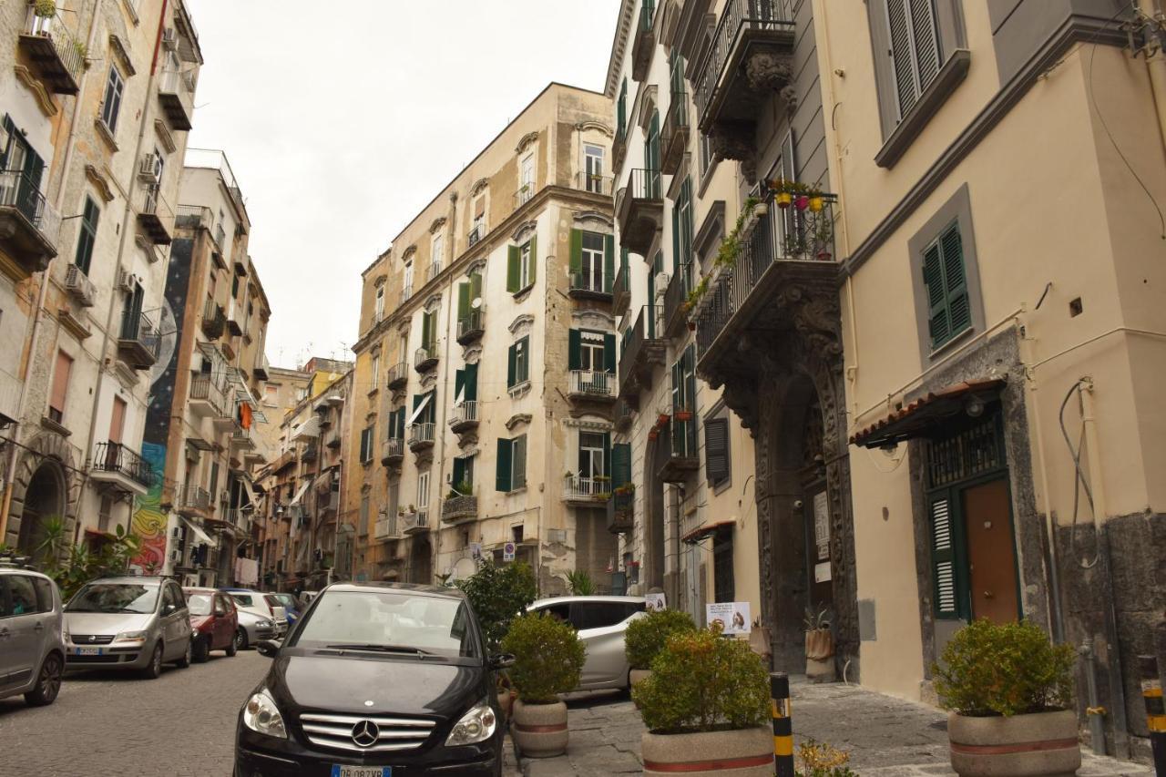 La Cartolina Di Napoli Free Parking For Small Cars Only ナポリ エクステリア 写真
